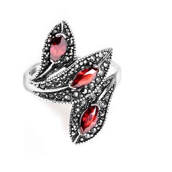 Ring - Picture 3 of 4